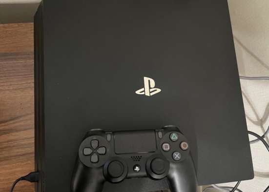 Play station 4pro 1TB