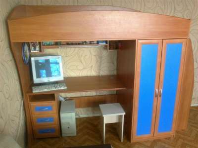 Продаю,детская стенка кровать +стол + шк