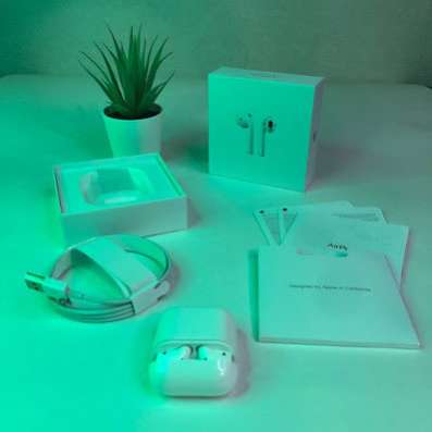 Наушники и зарядка MagSafe
