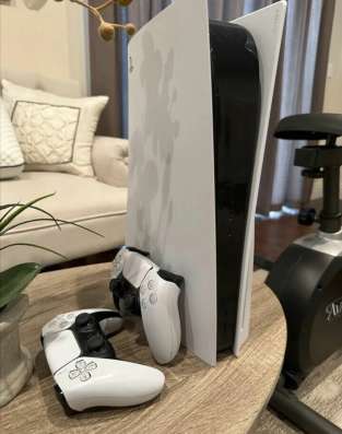 Продам Ps 5 с дисководом и 2 джойстиками в Нижнем Новгороде