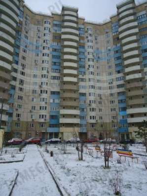 Продам двухкомнатную квартиру в Красногорске. Жилая площадь 74 кв.м. Этаж 6. Дом панельный.