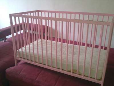 детскую кроватку  IKEA