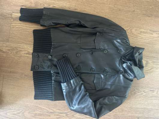 Кожаная куртка Lacoste