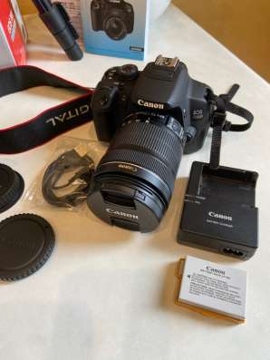 Зеркальный фотоаппарат Canon EOS 700D Kit в Москве