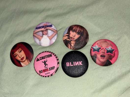 значки blackpink
