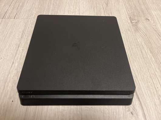 PlayStation 4 Slim