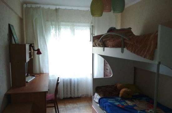 Продам трехкомнатную квартиру в Краснодар.Жилая площадь 64  кв.м.Этаж 2.Дом кирпичный. в Краснодаре
