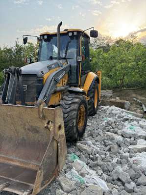 Volvo BL71 экскаватор- погрузчик в Адлере