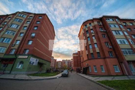 Продам двухкомнатную квартиру в Фрязине. Жилая площадь 76 кв.м. Дом монолитный. Есть балкон.