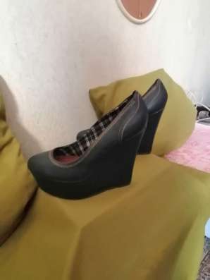 Продаются босоножки чёрные в Саянске