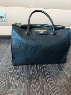 Брендовая сумка Guess.