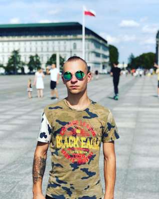 Андрей, 18 лет, хочет познакомиться