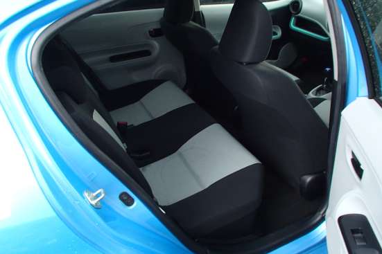 Toyota Aqua гибридный хетчбек в Москве фото 11