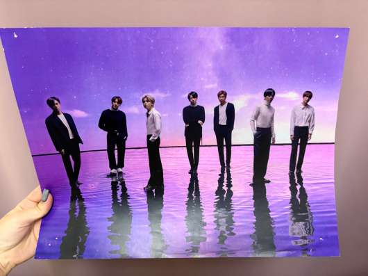 два плаката bts