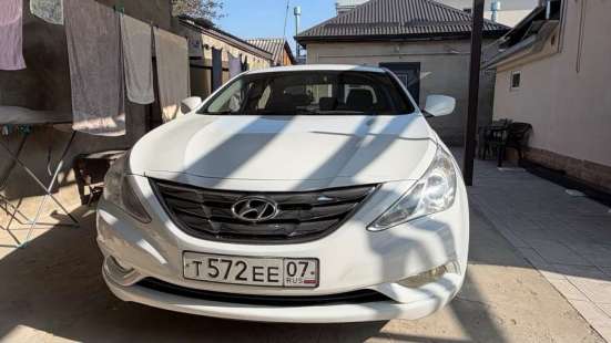 Hyundai Sonata 2010 года белая в Нальчике