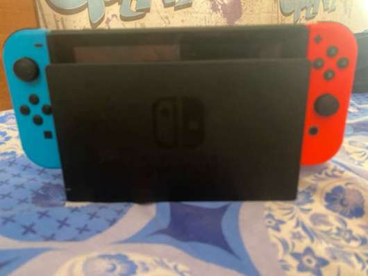Продам Nintendo Switch, полный комплект