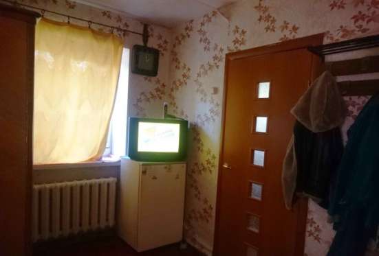 Продам двухкомнатную квартиру в Подольске. Жилая площадь 43 кв.м. Этаж 2. Дом кирпичный.