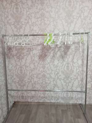 Продам вешалку для одежды, столы
