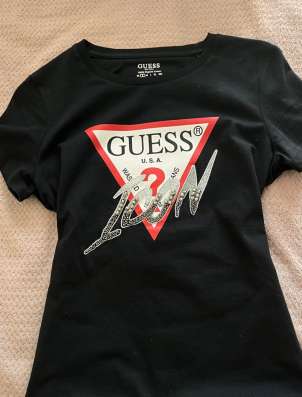 футболка GUESS