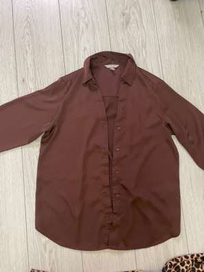 Коричневая шелковистая рубашка H&M, размер M