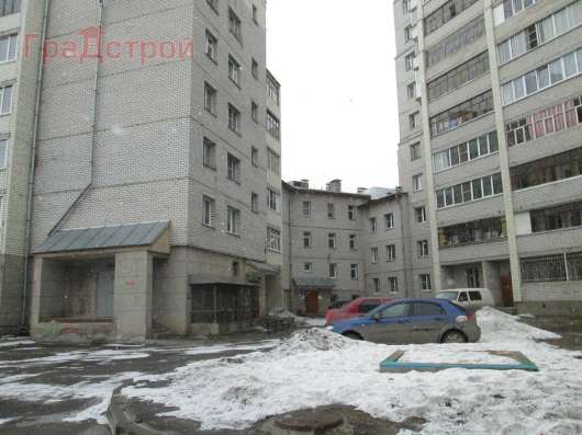 Продам однокомнатную квартиру в Вологда.Жилая площадь 53,10  кв.м.Дом кирпичный.Есть Балкон.