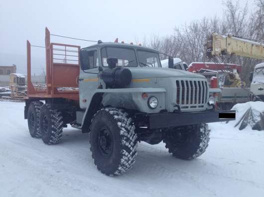 Лесовозный тягач Урал