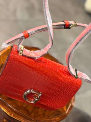 Сумка GUESS !  3500 руб
