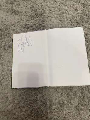 Продается книга с автографом в Краснодаре