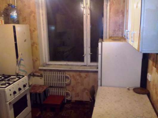 Продам двухкомнатную квартиру в Воскресенске. Жилая площадь 48 кв.м. Дом панельный. Есть балкон.
