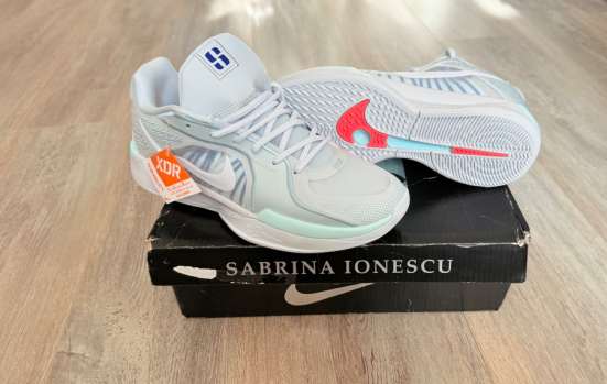 Кроссовки Nike
