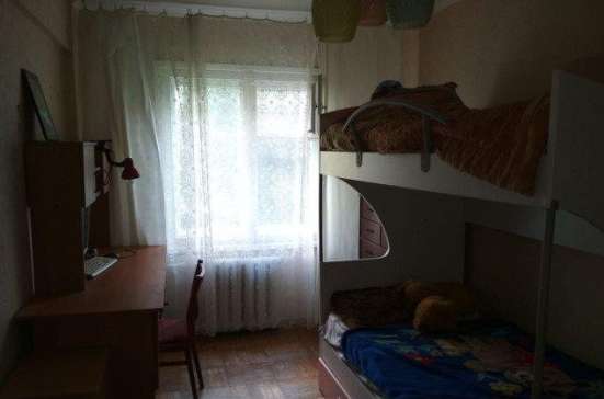 Продам трехкомнатную квартиру в Краснодар.Жилая площадь 64  кв.м.Этаж 2.Дом кирпичный.