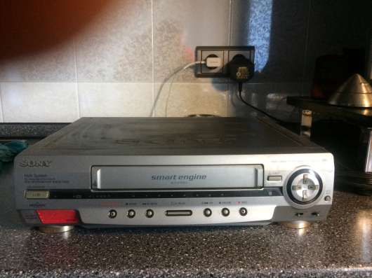 Видеомагнитофон SONY SLP 100