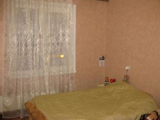 Продам двухкомнатную квартиру в Воскресенске. Жилая площадь 49 кв.м. Этаж 4. Есть балкон.
