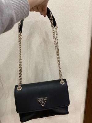 Новая сумка Guess в Москве