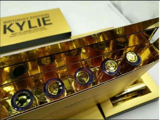 Блеск для губ KYLIE