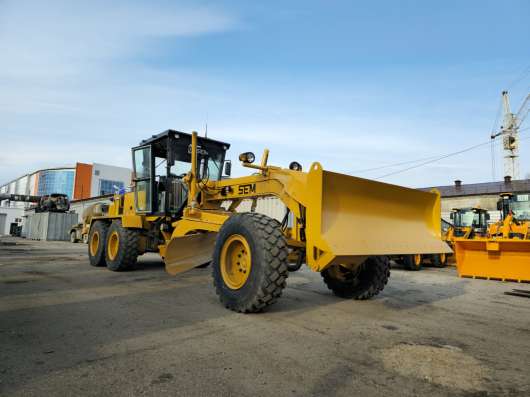 Грейдер SEM 922F AWD