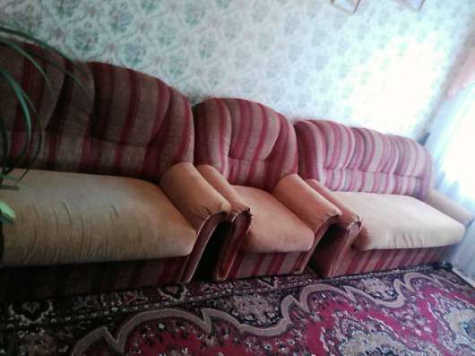 Продается б/у Мягкая мебель-тройка