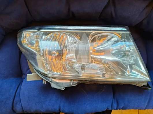 Фары на Land Cruiser 200