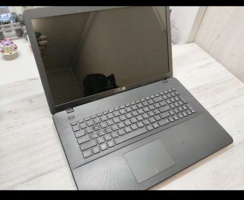 Ноутбук Asus 17,3 дюйма