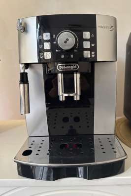 Кофе машинка Delonghi