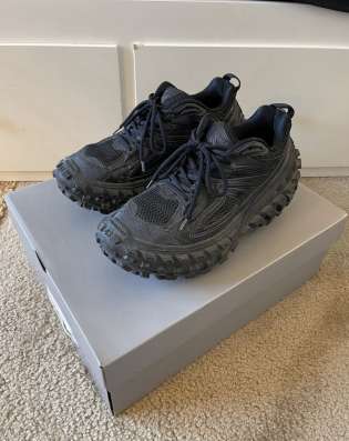 Balenciaga defender