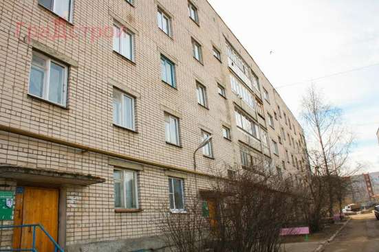 Продам четырехкомнатную квартиру в Вологда.Жилая площадь 81  кв.м.Дом кирпичный.Есть Балкон.