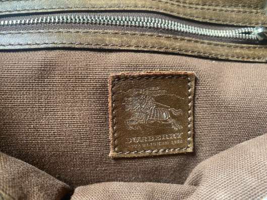 Burberry  сумка в отличном состоянии в Москве