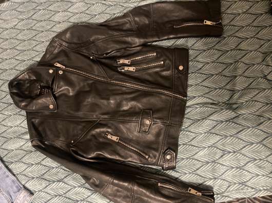 Продам кожанку от ZARA