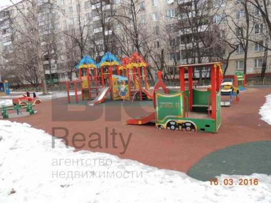 Продам трехкомнатную квартиру в Москве. Жилая площадь 60 кв.м. Этаж 9. Есть балкон. в Москве фото 3