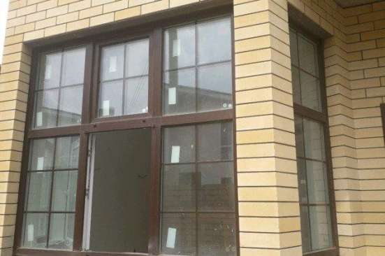 Продам двухкомнатную квартиру в Краснодар.Жилая площадь 109  кв.м.Этаж 2.Дом кирпичный.