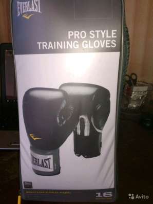 Боксерские перчатки Everlast