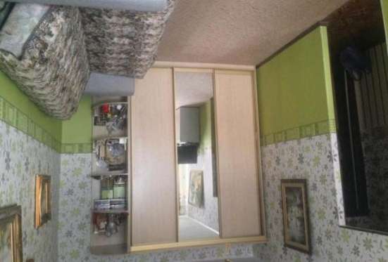 Продам двухкомнатную квартиру в Подольске. Жилая площадь 45 кв.м. Этаж 1. Дом кирпичный.