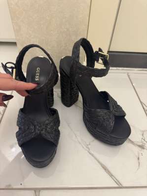 Босоножки Guess в Санкт-Петербурге