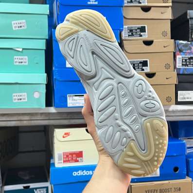 Кроссовки adidas, белые